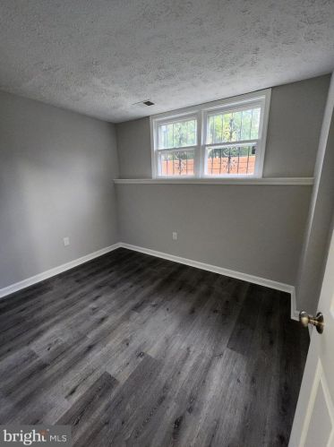 8124 Bonaire Ct, Silver Spring MD 20910-4663 exterior