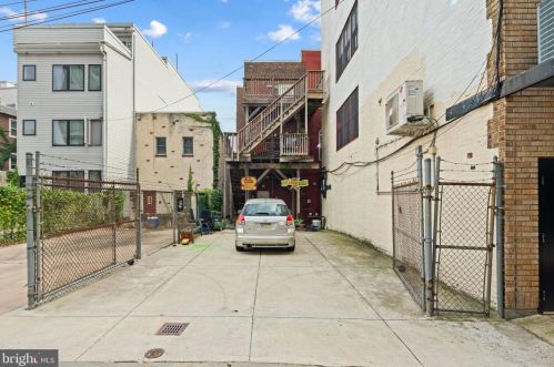 606 2nd St, Philadelphia PA 19133-3303 exterior