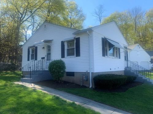 43 Maribeth Dr, Providence, RI 02919-5216