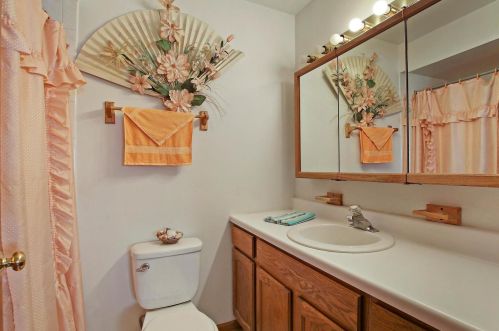 6601 Cornelia Ave, Chicago IL 60618-6035 exterior