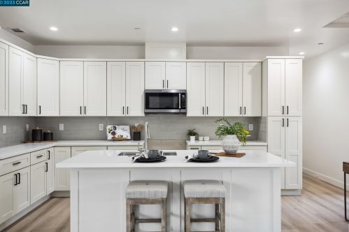 1711 Berrywood Dr, Concord CA 94521-2142 exterior