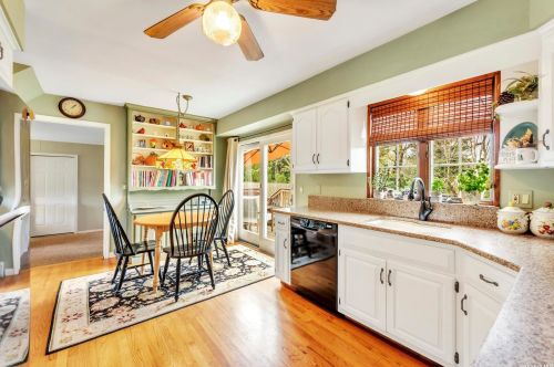 11 Maria Ct, Huntington Station NY 11746-2718 exterior