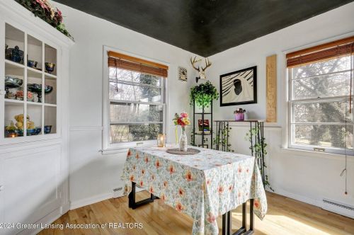 615 Burcham Dr, East Lansing MI 48823-2746 exterior