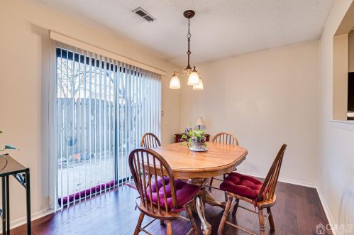 22 Carriage Pl, Edison NJ 08820-4020 exterior