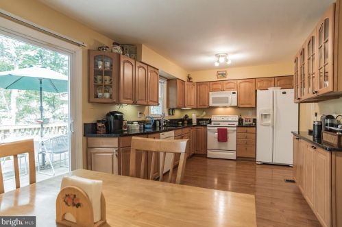 11920 Bargate Ct, Rockville MD 20852-4117 exterior