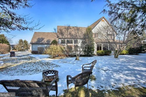 409 Dart Dr, Hanover PA 17331-1327 exterior