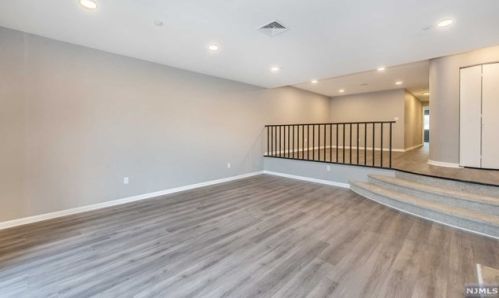 5 London Ct, Teaneck NJ 07666-6488 exterior