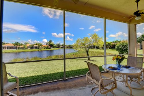 7721 Caprio Dr, Boynton Beach, FL 33472-7377