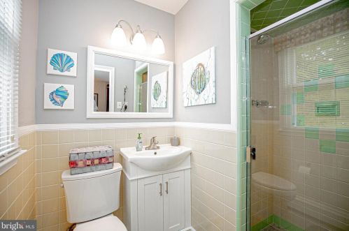 66 Red Lion Rd, Huntingdon Valley PA 19006-6436 exterior