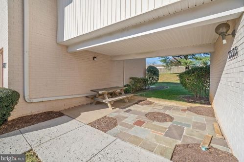 5537 Burnside Dr, Rockville MD 20853-2457 exterior