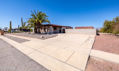 9461 Deer Trail Cir, Tucson, AZ 85710-8034