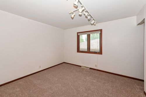 5551 Jerelyn Pl, Milwaukee WI 53219-2275 exterior