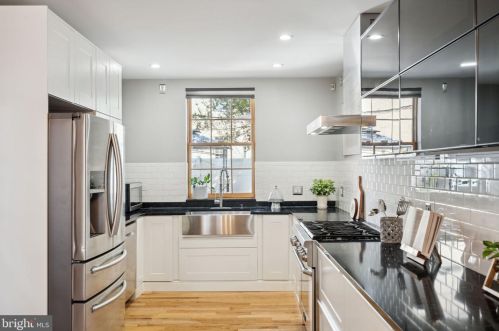 1627 Carpenter St, Philadelphia PA  19146-2005 exterior