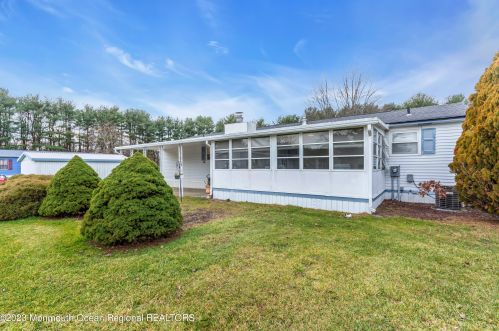 475 Charles Pl, East Freehold NJ 07728-3403 exterior