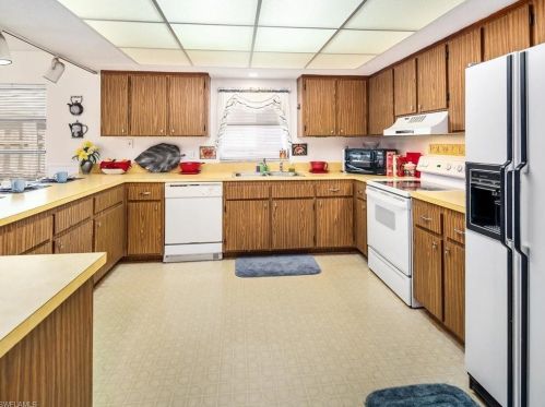 706 109 Ave, Naples FL 34108-1812 exterior