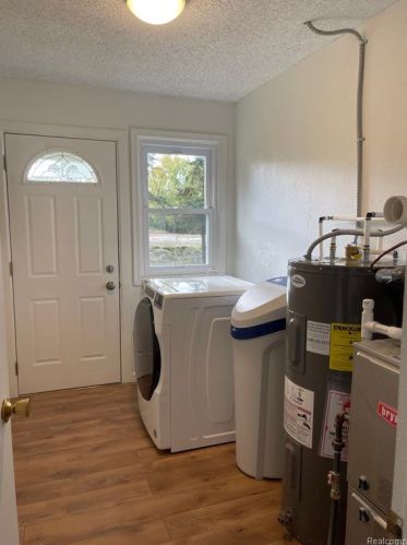 2488 Crumb Rd, Walled Lake MI  48390-0028 exterior