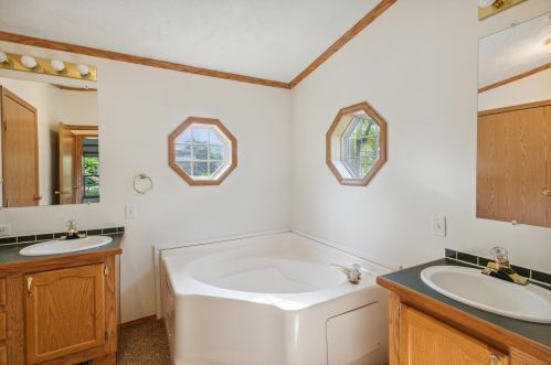 8649 12 St, Kalamazoo MI 49009-9085 exterior