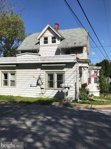 682 Mount Rd, Chester, PA 19014-1134