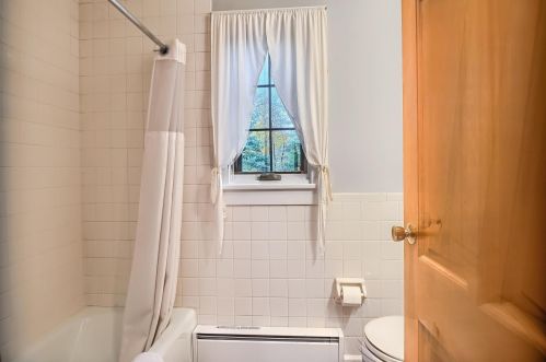 346 Mtn Rd, Concord NH 03301-5482 exterior