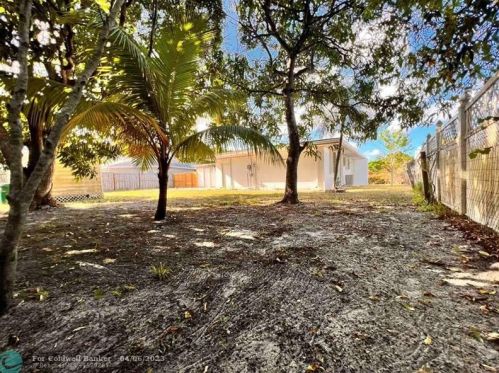 124 Lobster Rd, Fort Pierce FL  34983-1718 exterior