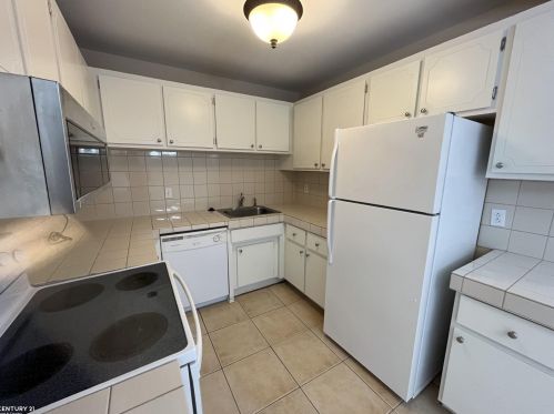 2309 Walton Blvd, Rochester MI 48309-1448 exterior