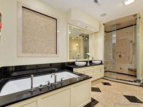 1126 Lill Ave, Chicago IL 60614-2018 exterior