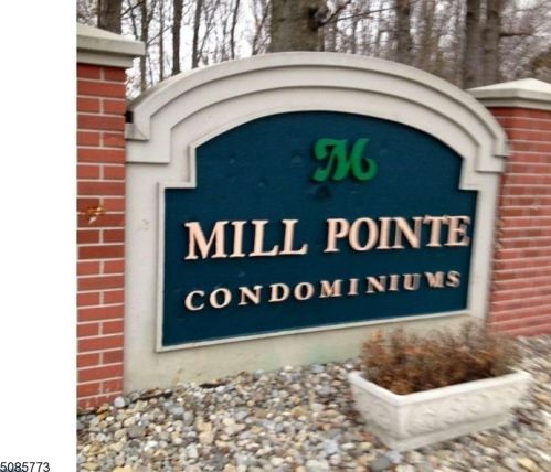 51 College Dr, Edison NJ 08817-5982 exterior