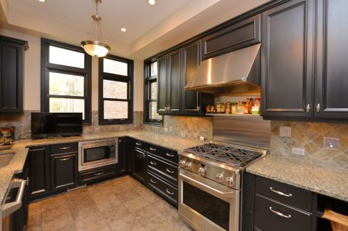 617 Dickens Ave, Chicago IL  60614-4401 exterior