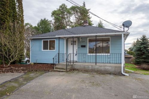 239 138th St, Seattle, WA 98125-3056