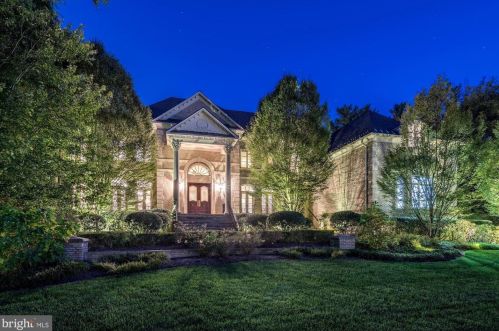 8913 Gallant Green Dr, Mc Lean, VA 22102-1516