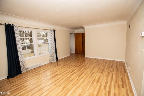 138 Fairview Ave, Kalamazoo, MI 49001-4279