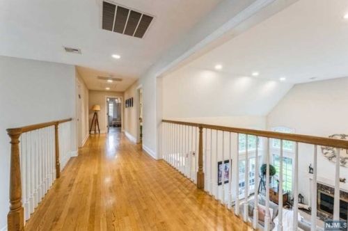 9 Blackledge Ct, Closter NJ  07624-3231 exterior