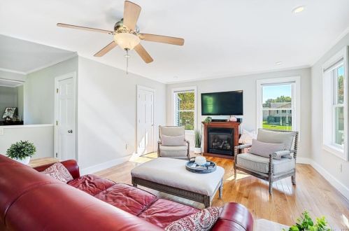 85 Columbia Rd, Windsor CT 06095-3811 exterior