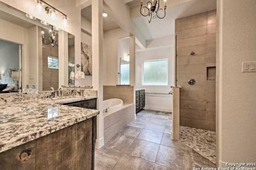 212 High Pt Cir, Spring Branch TX 78070-5065 exterior