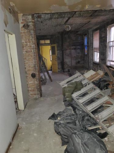 8917 Escanaba Ave, Chicago IL 60617-3136 exterior