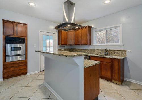 6411 Kedvale Ave, Chicago IL 60629-5108 exterior