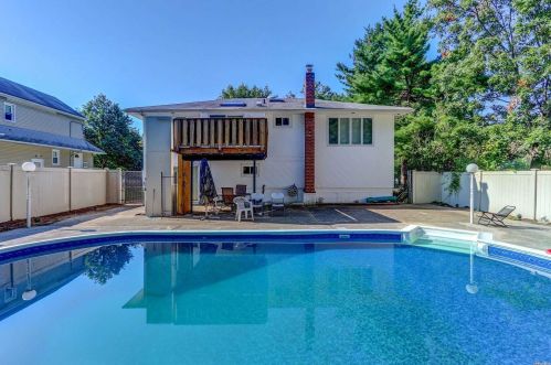 71 Euclid St, Valley Stream NY 11580-4148 exterior