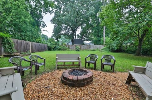 2344 Johnson Ferry Rd, Atlanta GA  30341-2601 exterior