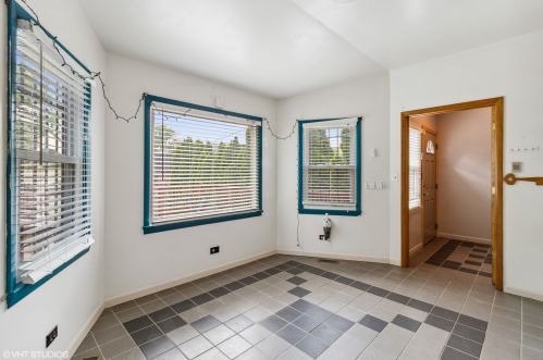 2436 Sawyer Ave, Chicago IL 60647-2517 exterior