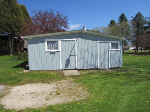 1107 Viebahn St, Manitowoc WI 54220-6502 exterior