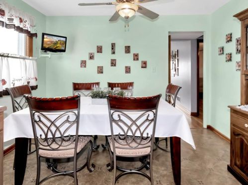 7921 Kostner Ave, Chicago IL 60652-3543 exterior