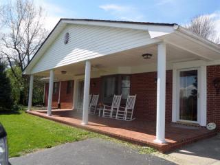 142 Hatton Ln, Lexington KY  40511-9404 exterior