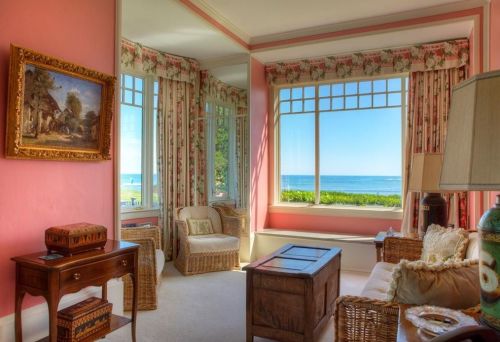 225 Ruggles Ave, Middletown RI 02840-4351 exterior