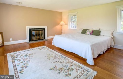 1936 Paper Mill Rd, Huntingdon Valley PA 19006-5814 exterior