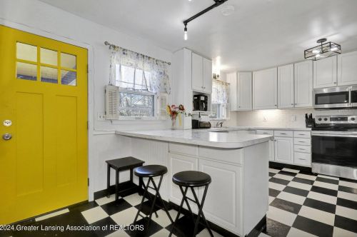 615 Burcham Dr, East Lansing MI 48823-2746 exterior