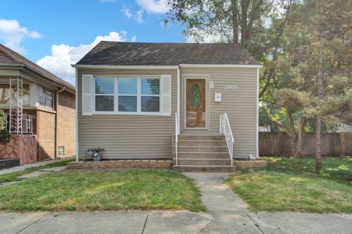 12409 Carpenter St, Chicago, IL 60827-6212
