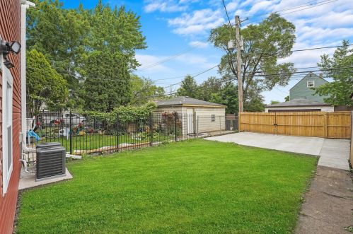 5433 Damen Ave, Chicago IL 60609-5647 exterior