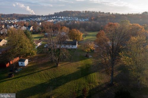 407 Moyer Rd, Pottstown PA  19464-1019 exterior