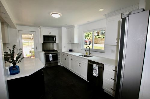 2351 Allender Ave, Pittsburgh PA 15220-3903 exterior