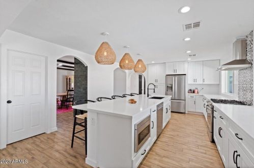 2524 Beryl Ave, Phoenix AZ  85028-3715 exterior